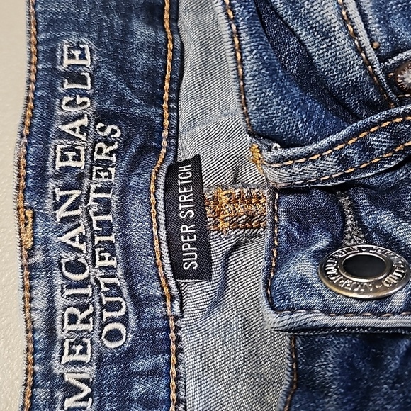 American eagle super stretch size 2 distressed style jean shorts - Picture 6 of 8